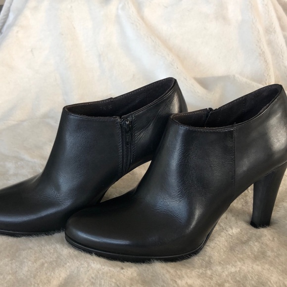 Meucci Black Leather Booties - Picture 3 of 5